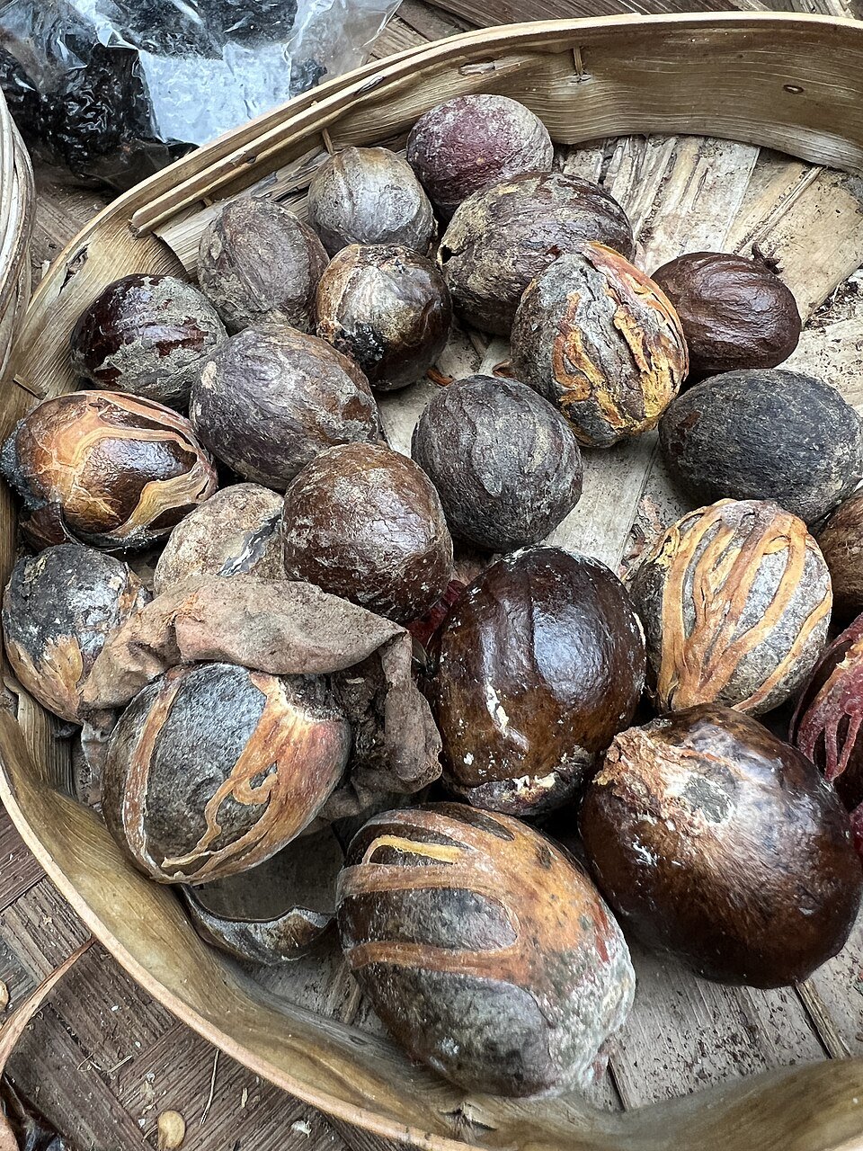 Nutmegs Exporters, Wholesaler & Manufacturer | Globaltradeplaza.com