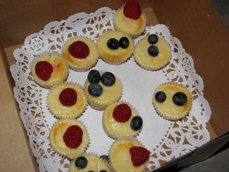 resources of Muffin Cake Mould 24 Indents Silicone Coating exporters