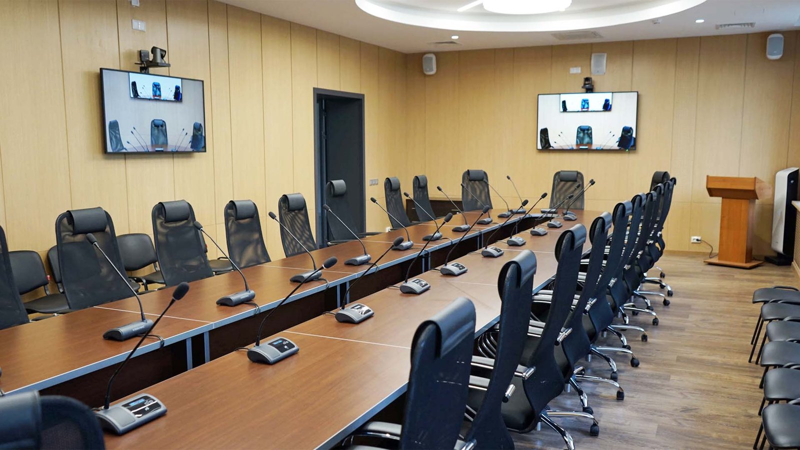 resources of P2.5  Meeting Room LED Video Wall exporters