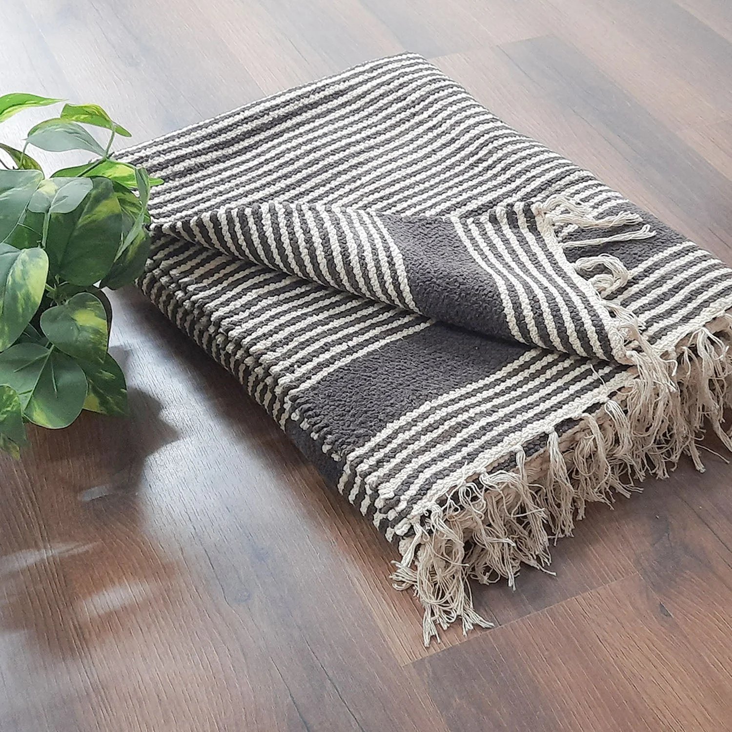 resources of Handloom Carpets And Rugs exporters
