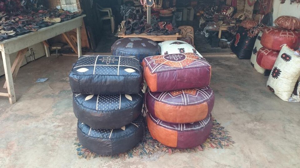 resources of Leather Tufted Carpets And Rugs exporters