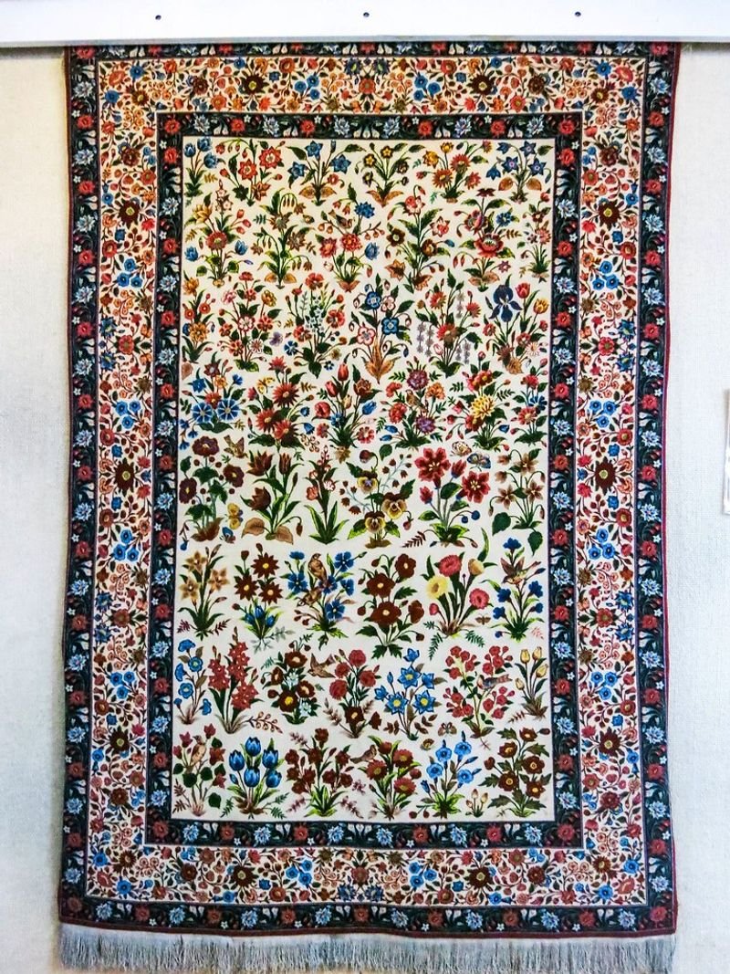 resources of Hand Woven Kashmiri Carpet exporters