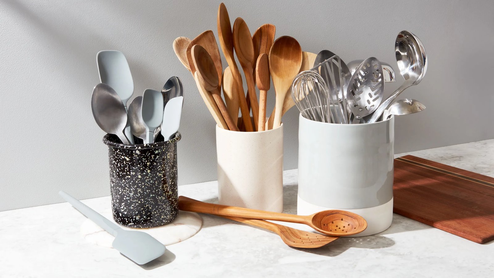 resources of Lot Of Disposable Crockery - New exporters