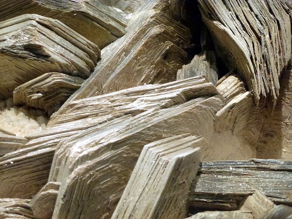 resources of Mica Manufacturer in India- 20 Microns Limited exporters
