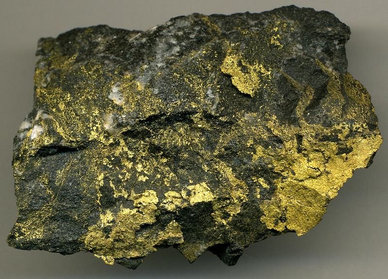 resources of Quartz Lumps exporters