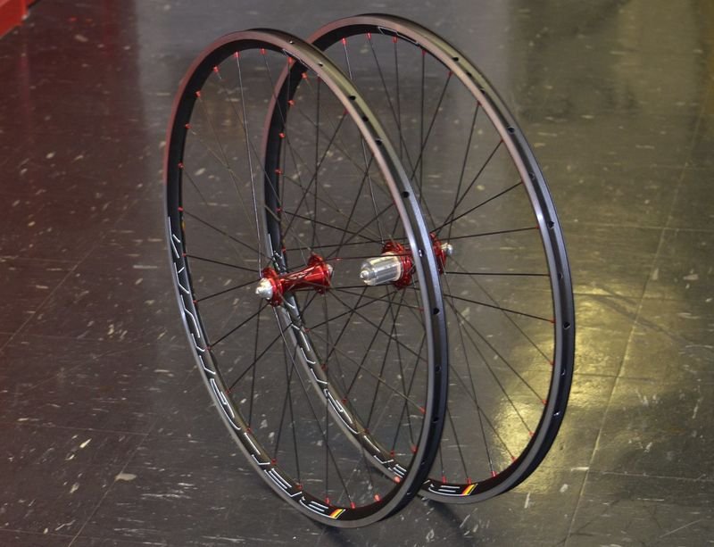 resources of Knight Composites 35 Tubeless Aero Carbon Clincher R45 Wheelset anscycles.com exporters