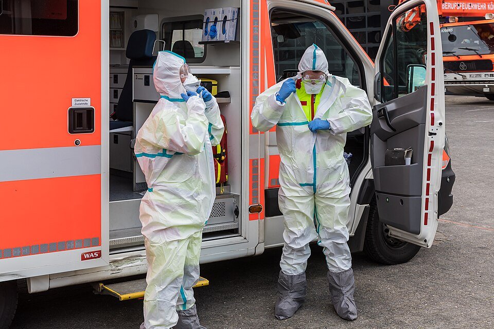 Medical Coveralls Exporters, Wholesaler & Manufacturer | Globaltradeplaza.com