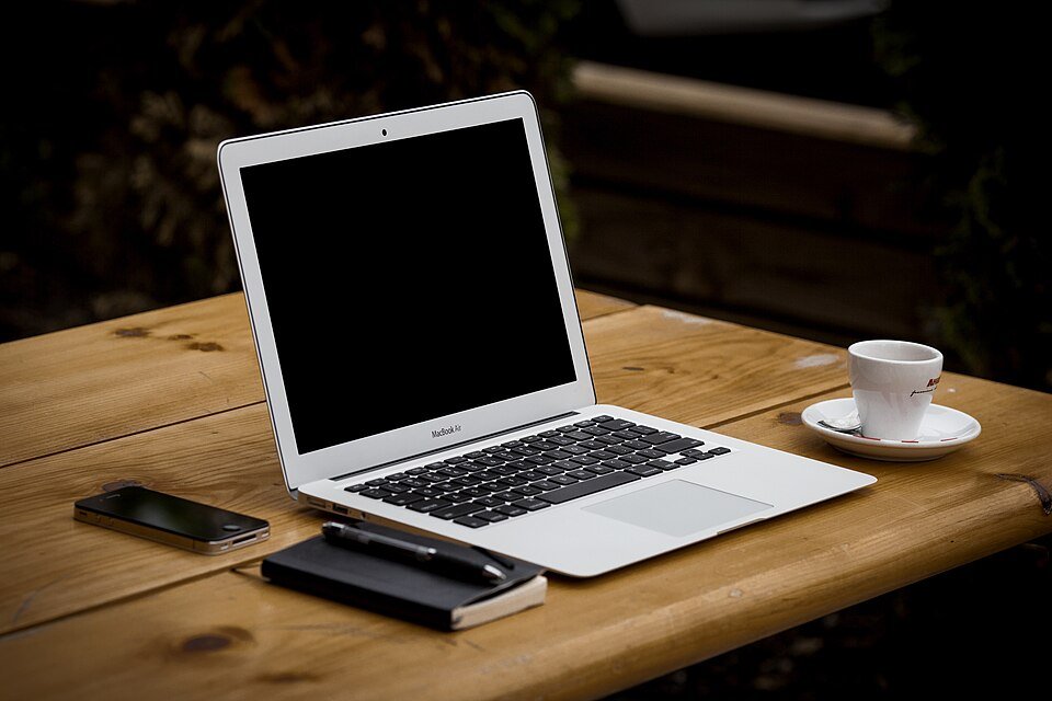Laptop Tables Exporters, Wholesaler & Manufacturer | Globaltradeplaza.com
