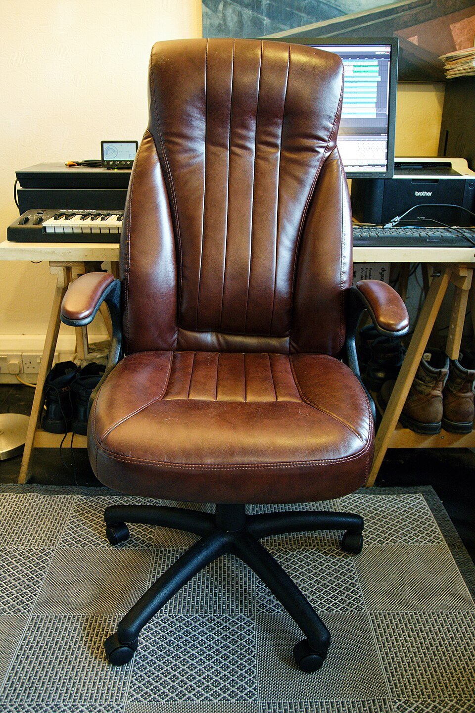 Leather Office Chairs Exporters, Wholesaler & Manufacturer | Globaltradeplaza.com
