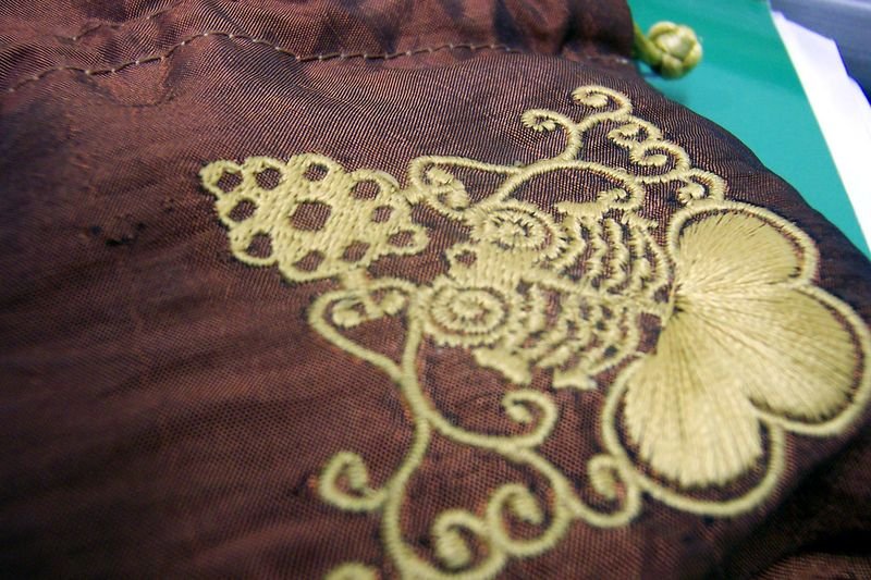 resources of Embroidered golden cintemani plate exporters