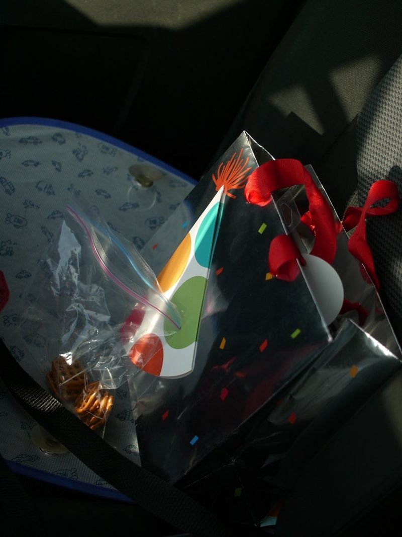 resources of Large Black Non-Woven Gift Bags exporters