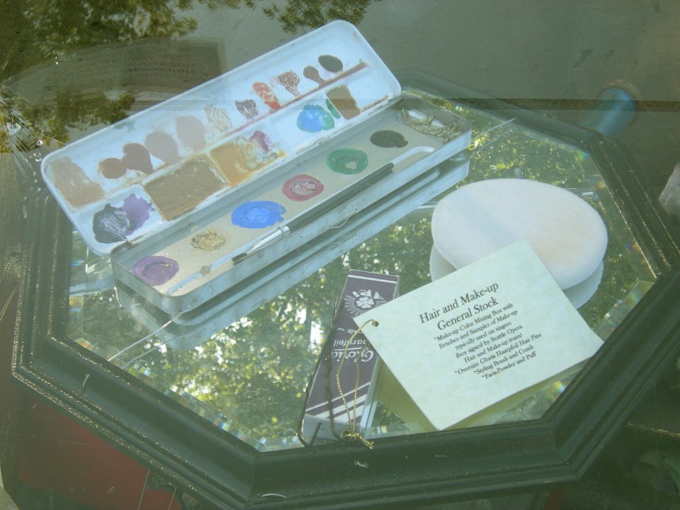 Cosmetic Kits Exporters, Wholesaler & Manufacturer | Globaltradeplaza.com