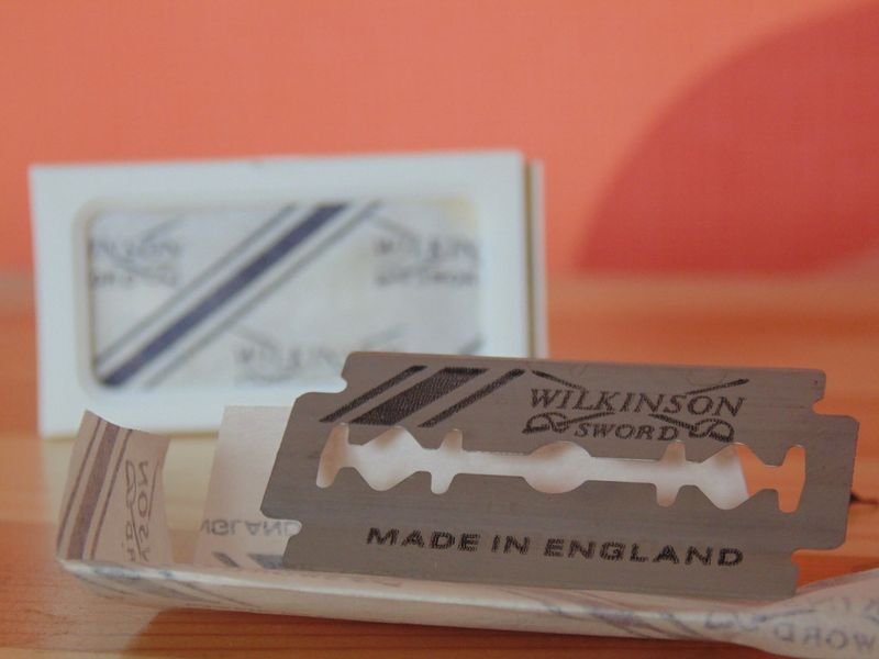 resources of Spark Mercedes F1 W15 w. Flag - 1st 2024 British Grand Prix - #44 Lewis Hamilton 1:12 Model Car exporters