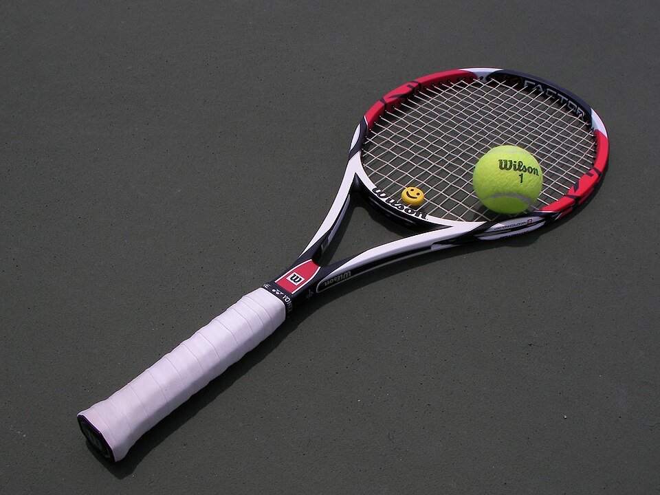 Tennis Racket Exporters, Wholesaler & Manufacturer | Globaltradeplaza.com