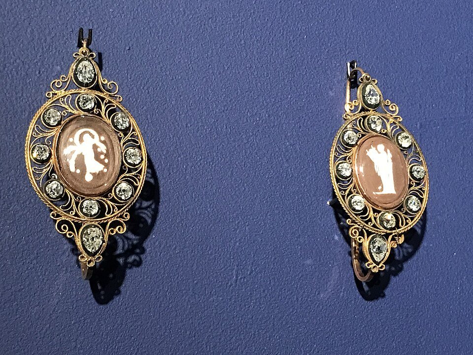 resources of Fashion Ad Imitation Jewelry Long Earrings exporters