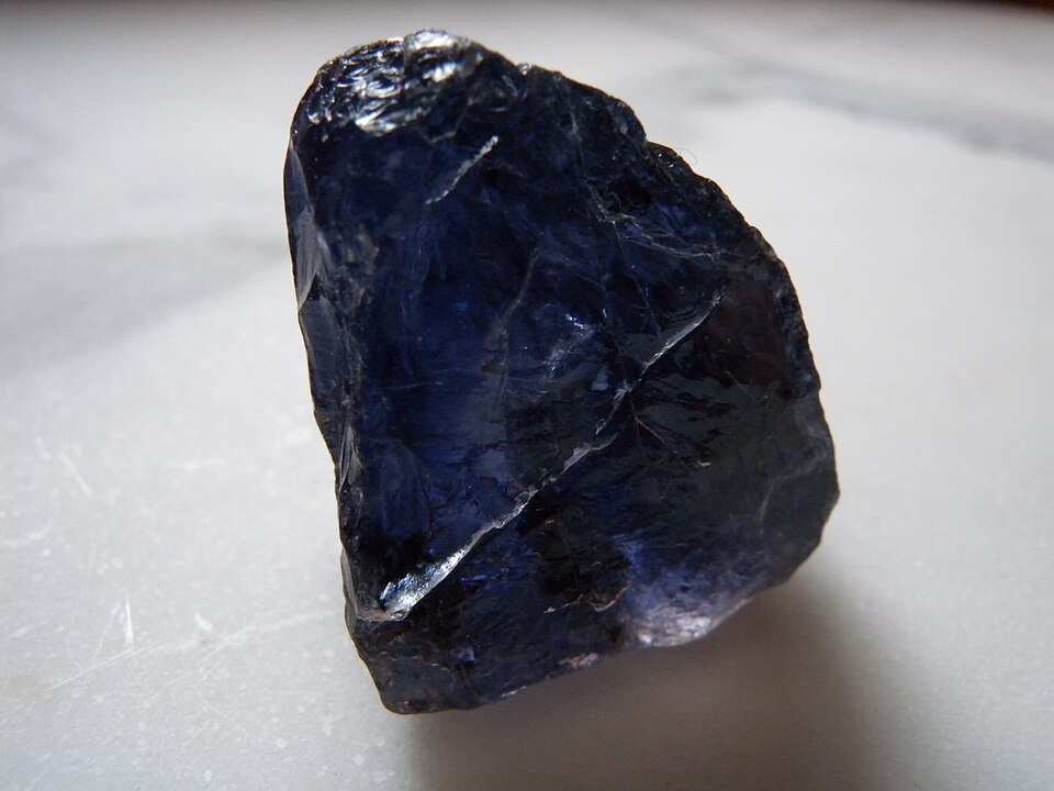Iolite Gemstones Exporters, Wholesaler & Manufacturer | Globaltradeplaza.com