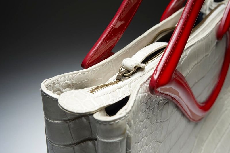 resources of Genuine Belly Crocodile Leather Luggage Bag / Duffle Bags for Men in White Himalayan Crocodile Skin exporters