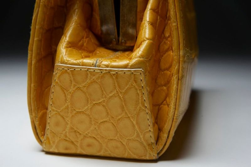 resources of Genuine Belly Crocodile Leather Luggage Bag / Duffle Bags for Men in White Himalayan Crocodile Skin exporters