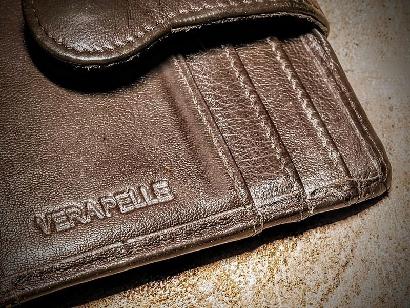 resources of Texas Slim Bifold Card Holder, Clay exporters