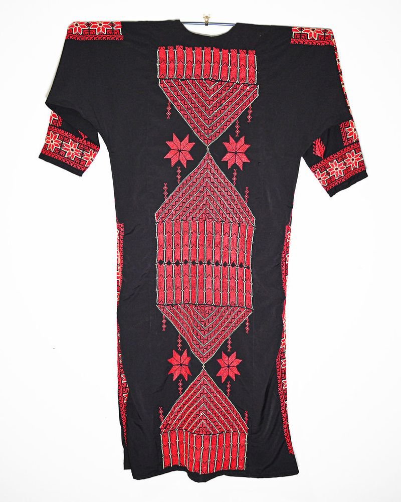 resources of Round Neck Short Sleeves Allover Print Tee exporters