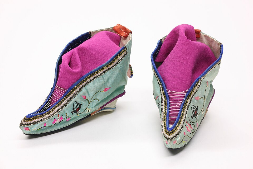 resources of Used Clothes/shoes exporters