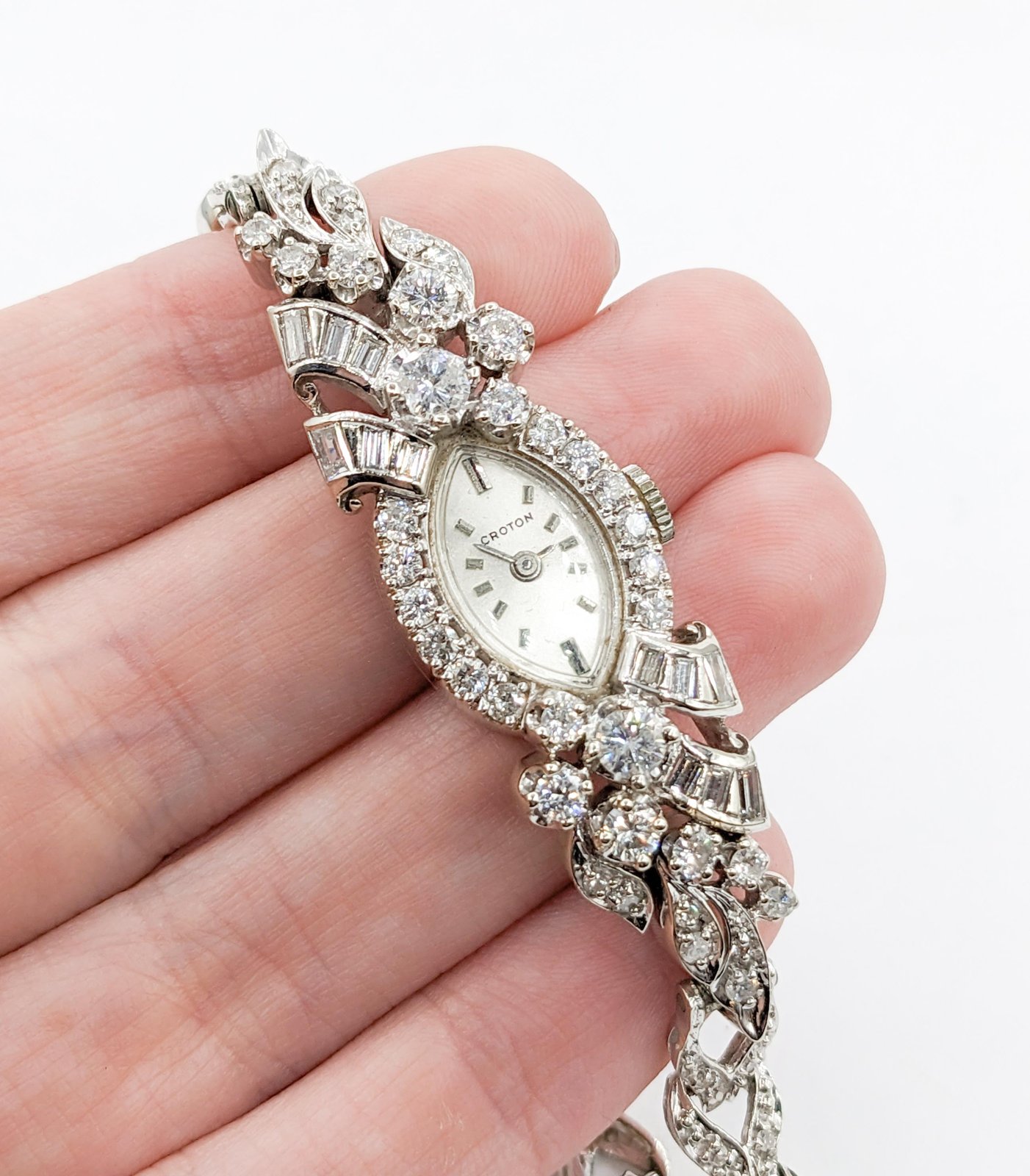 resources of Handmade crystal diamond mirror wall clock exporters