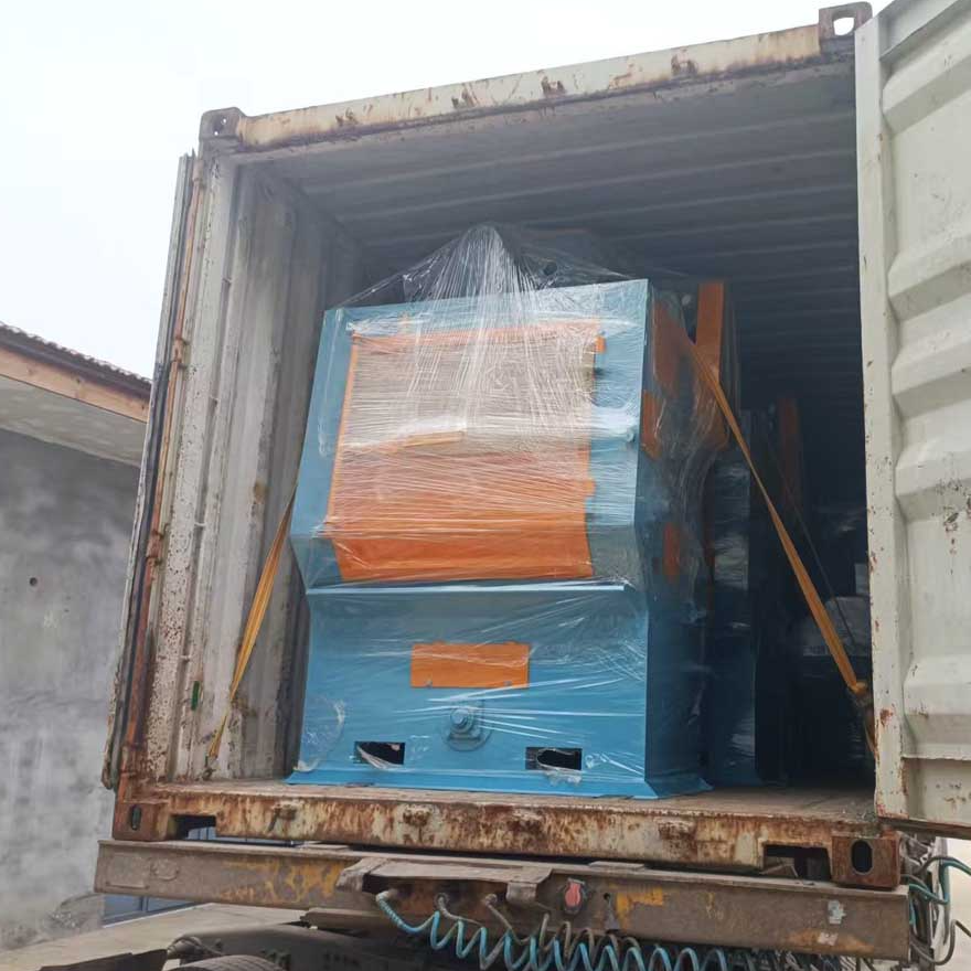 resources of Tumble Belt Shot Blasting Machine to India / Q326 / 200kg / Crawler Type / Rubber Belt exporters